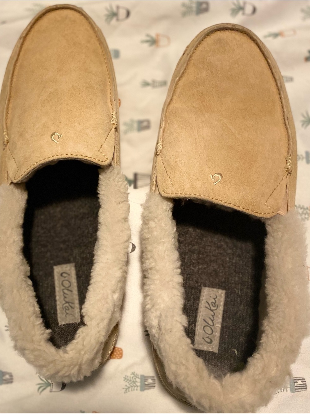 Olukai woman’s size 11 Tan  Suede Slip-On Slippers - Cozy Shearling Lining